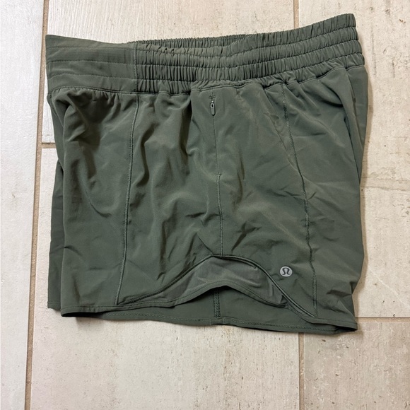 LuLu Lemon Hotty Hot Shorts - Picture 4 of 6